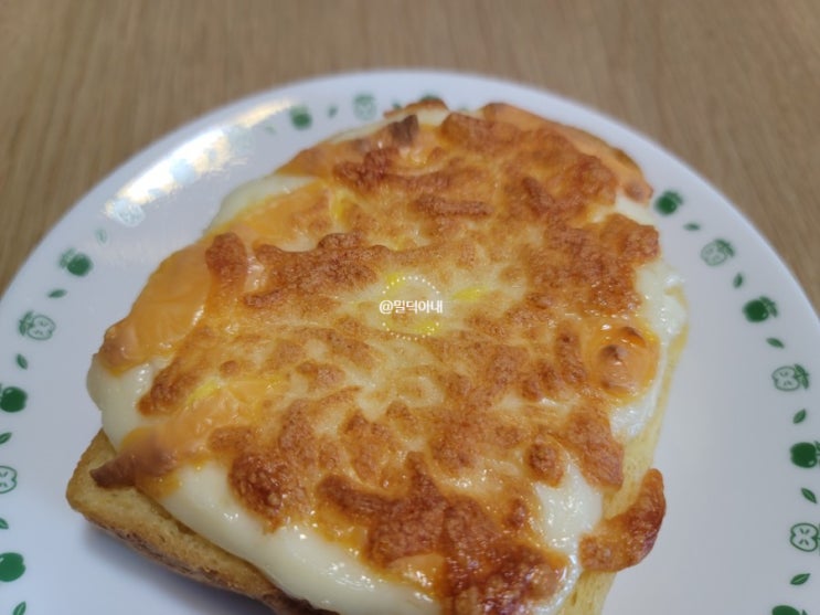  브런치는 역시 간단하게  치즈계란빵