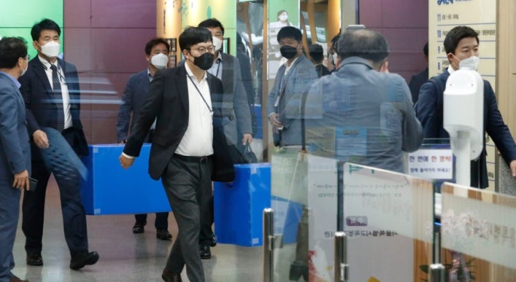<b>공수처</b>, 법무부와 대검 <b>압수수색</b>... 윤석열 직권남용 혐의