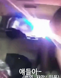  매일 경찰에게 검문 당하는 여자