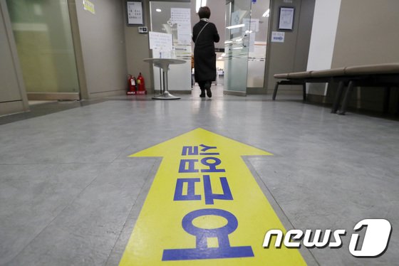 실업급여 매달 1조원씩…'고용보험료 재인상' 귀결되나 실업급여 매달 1조원씩…'고용보험료 재인상' 귀결되나
