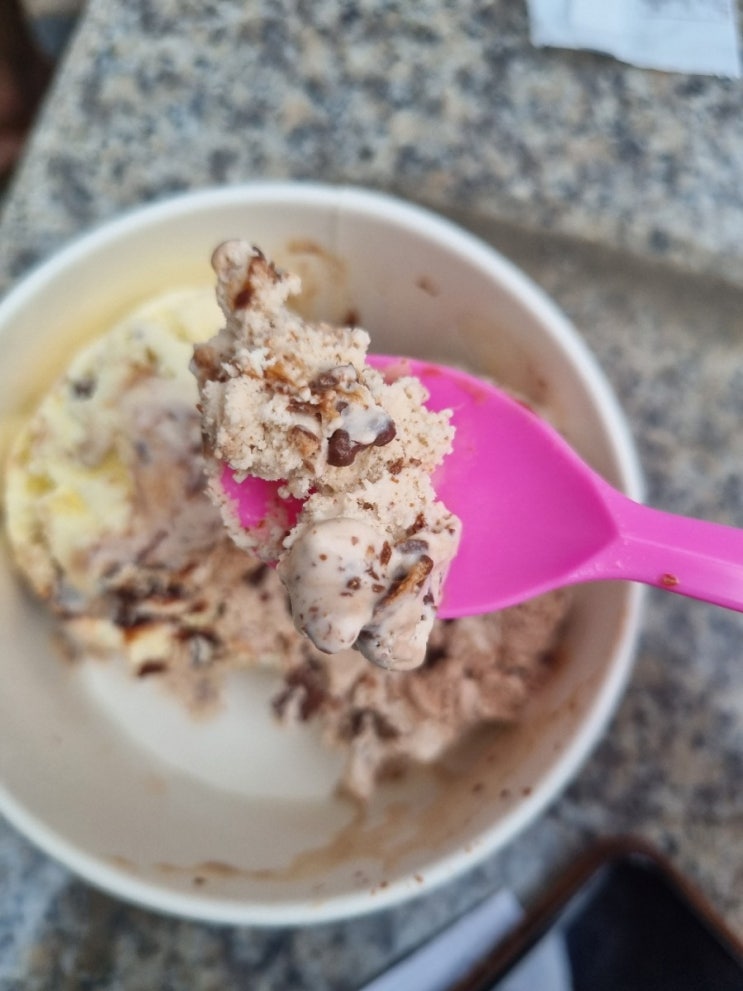  베스킨라빈스 꼬북칩맛 아이스크림 리뷰!!