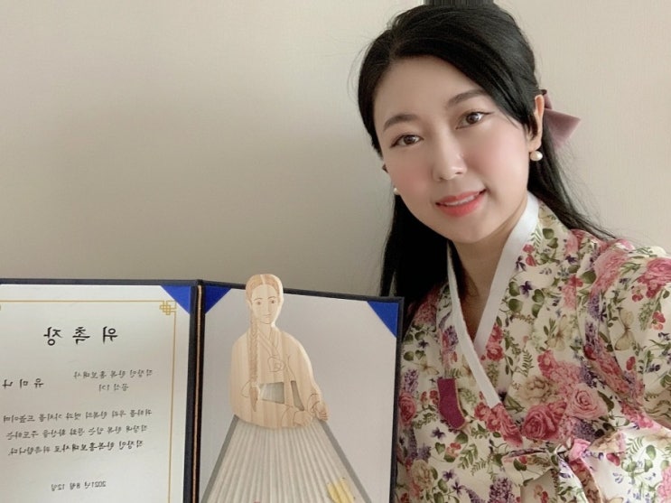  직장인 한복 홍보대사 "아무튼 한복 입고 출근" 한복진흥센터