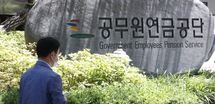 "역시 공무원했어야"…국민연금 55만원 vs 공무원연금 237만원, 왜? "역시 공무원했어야"…국민연금 55만원 vs 공무원연금 237만원, 왜?