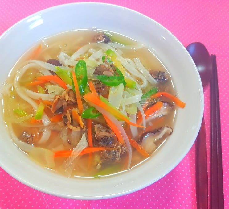  칼국수 끓이는법  칼국수면 삶기부터 시원한 바지락 레시피