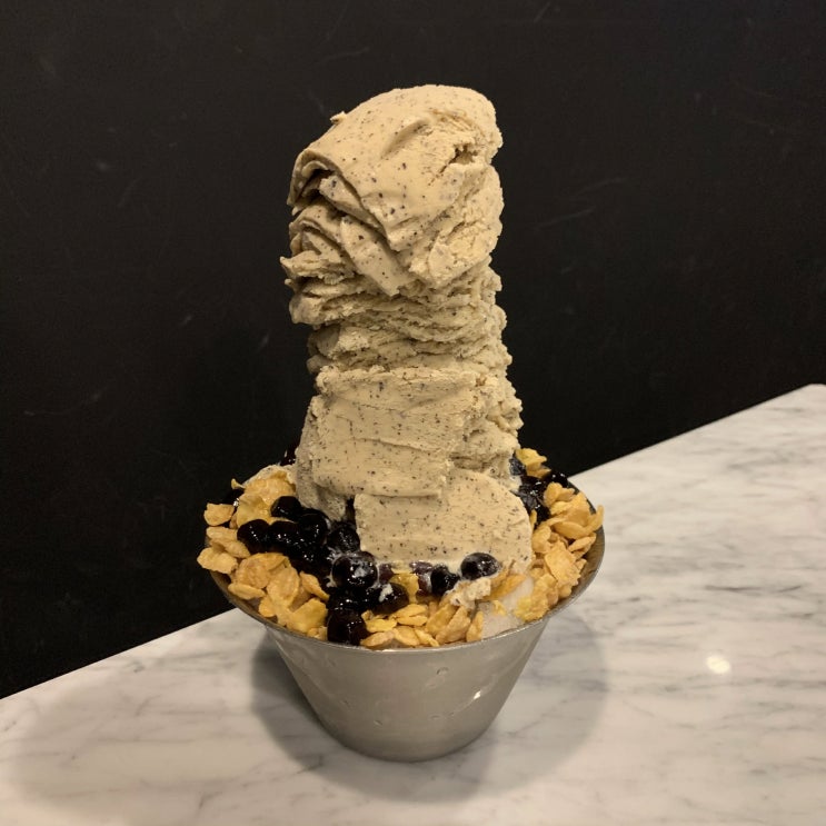  산처럼 쌓아주는 빙수맛집 범계카페 카페디쉬