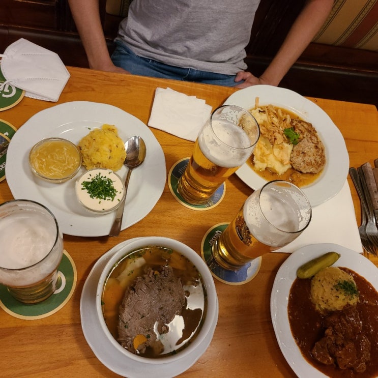 오스트리아 빈 (비엔나) 여행 1 | 공항에서 시내가기 | Naschmarkt | 오스트리아 음식점 Reinthaler's Beisl | 페스트조일레 | 카페 Chattanooga