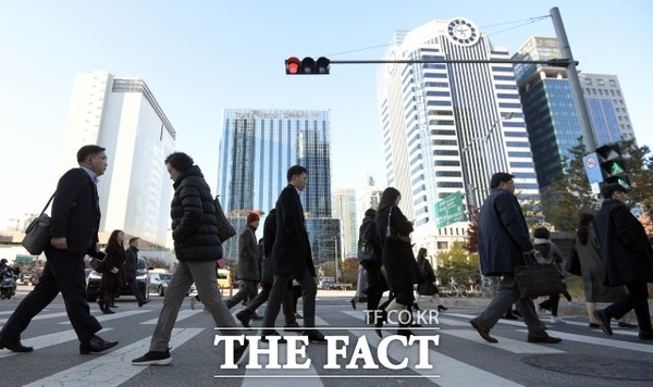 땜질식 사회보험료 인상, 국가 경제 망친다 땜질식 사회보험료 인상, 국가 경제 망친다