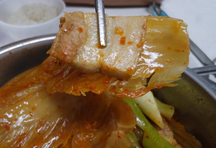  삼겹살 김치찜 간단하게 만들기 (feat. 요리의신 다시다 얼큰국물)