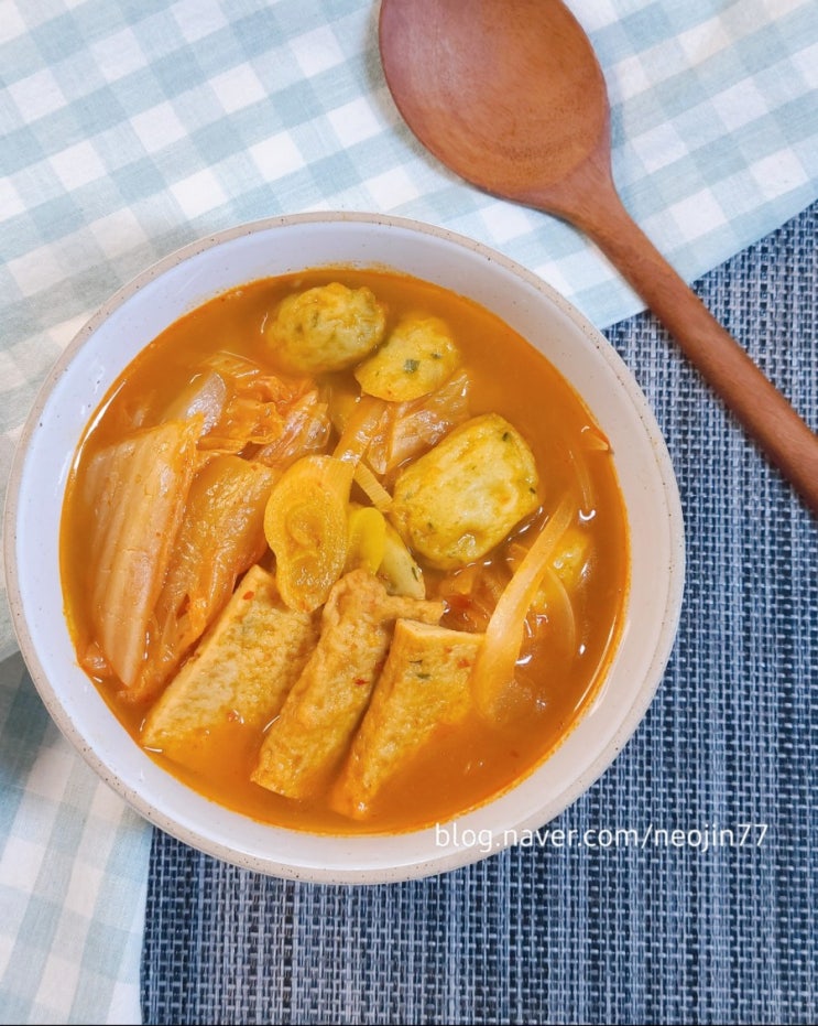 어묵김치찌개 국인듯 찌개인듯 얼큰한 국물요리 오뎅김치 찌개