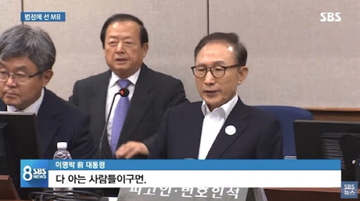  굿즈도 세월 반영하는듯