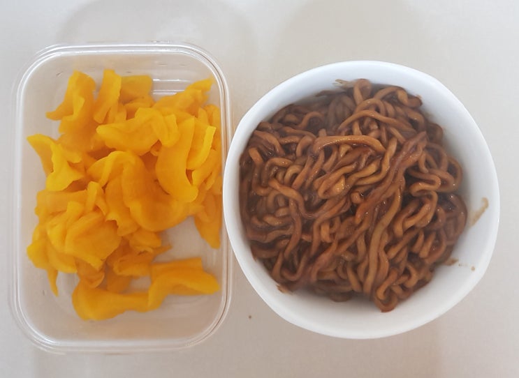  나의 휴일은? 짜파게티와 피자