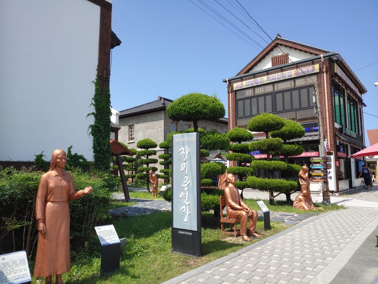 전라북도 군산여행 (근대역사문화거리 여행 : 장미공연장 / 군산 원도심 스토리투어와 과거로의 시간여행 : 탁류길) 전라북도 군산여행 (근대역사문화거리 여행 : 장미공연장 / 군산 원도심 스토리투어와 과거로의 시간여행 : 탁류길)