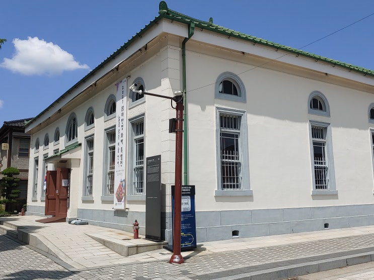전라북도 군산여행 (근대역사문화거리 여행 : 군산근대미술관 " 구 18은행 군산지점" / 안중근의사 여순감옥전시관) 전라북도 군산여행 (근대역사문화거리 여행 : 군산근대미술관 " 구 18은행 군산지점" / 안중근의사 여순감옥전시관)