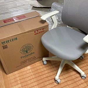 핀란디아 데이브 화이트 의자 조립 어렵지 않아