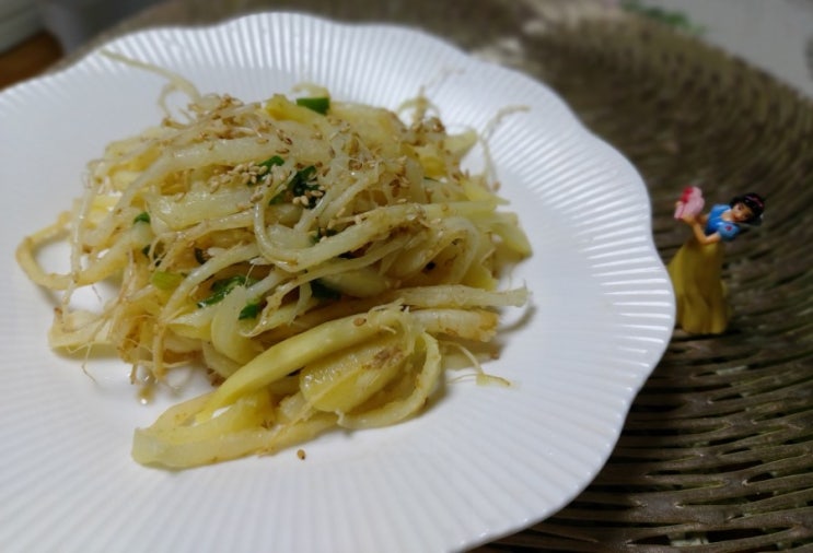 도라지 볶음 만들기 쓴맛제거하기 도라지효능 도라지 볶음 만들기 쓴맛제거하기 도라지효능