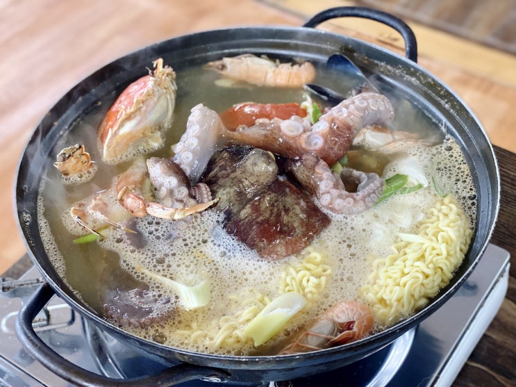  제주 성산 청호식당 해물라면 문어가 다했네!