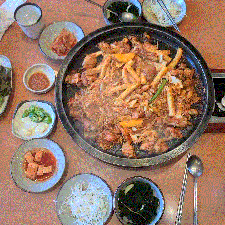  압구정로데오맛집 <닭으로가 본점> 닭갈비맛집, 양념닭갈비
