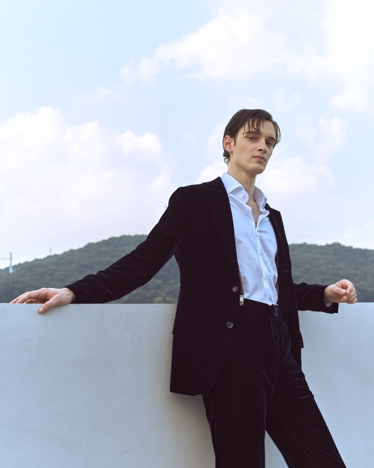  2021 PAVONE LOOKBOOK <velvet suit>