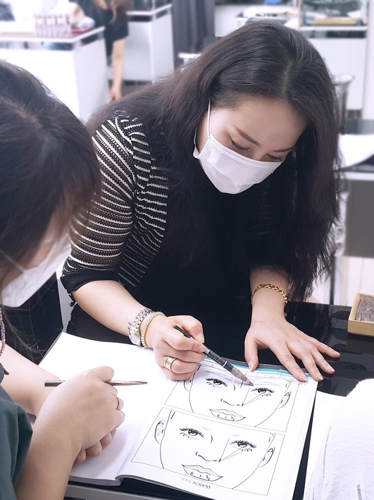  눈썹문신수강료 돈 아끼는 방법은 학원 선택