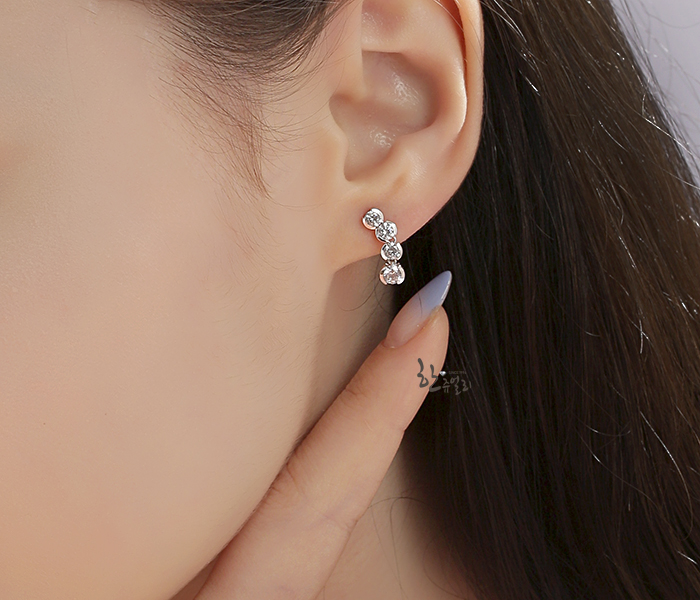 1부 다이아 귀걸이 심플과 화사함으로 1부 다이아 귀걸이 심플과 화사함으로