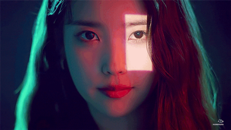  카카오웹툰 광고 아이유 움짤