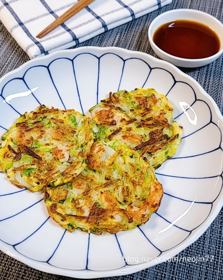 애호박 새우전 애호박채전 계란후라이틀에 구웠어요 달큰해서 맛있는 애호박요리 애호박 새우전 애호박채전 계란후라이틀에 구웠어요 달큰해서 맛있는 애호박요리