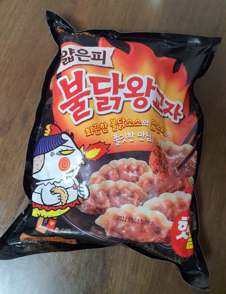  맥주랑 찰떡궁합 불닭왕교자 맵찔이가 먹어본 후기