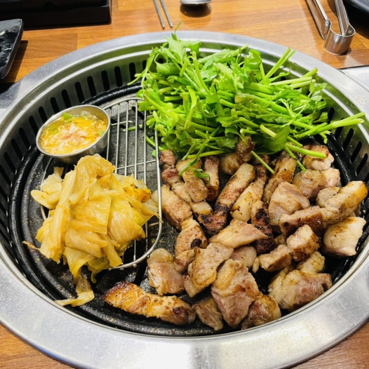  정자동 고기집 미나리와 함께먹는 숙성돼지 삼겹살!