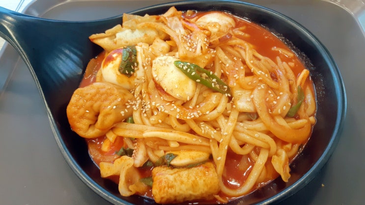 김가네 메뉴 볶음우동은 야끼우동이 아닌점을 명심하라. 김가네 메뉴 볶음우동은 야끼우동이 아닌점을 명심하라.