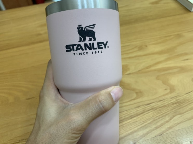 스텐리 어드벤처 진공 슬림 퀜처 473ml/ 핑꾸핑꾸️ 피치휩 컬러 너무 예뻐요!/ 사이즈도 한손에 쏙 들어와서 스텐리 어드벤처 진공 슬림 퀜처 473ml/ 핑꾸핑꾸️ 피치휩 컬러 너무 예뻐요!/ 사이즈도 한손에 쏙 들어와서