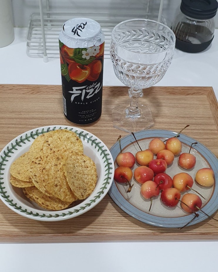  달콤한 FIZZ cider 피즈 애플 사이다와 스카일라래 체리