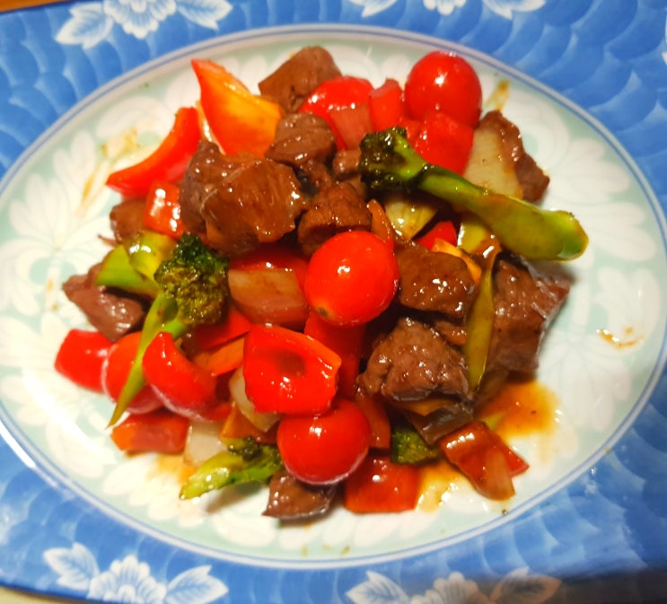  비프 찹스테이크 만들기 소고기 스테이크 소스로 집에서 맛있게