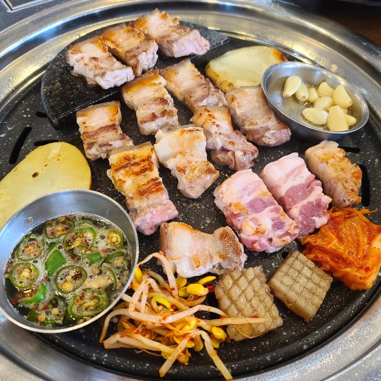  부산 용호동 w스퀘어 맛집_ 제주 꺼멍돼지 쫄깃했던 흑돼지 오겹살