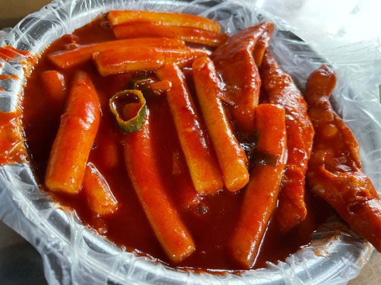 철길 떡볶이에서 식사를 하다. 철길 떡볶이에서 식사를 하다.