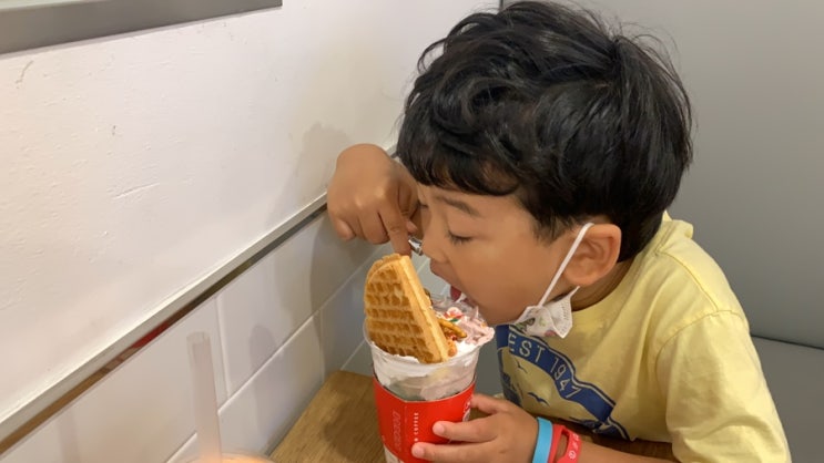  이수역 카페 <진심커피> 진심 나만 알고 싶은!!  추억의 파르페와 와플  그리고 1300원 스페셜티 커피
