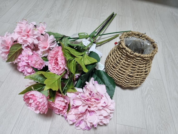  다이소 조화로 꽃바구니 만들기.