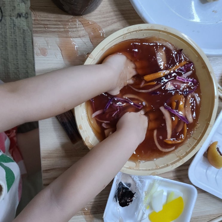 그건 촉감놀이가 아니야 27개월 한눈팔면 사고 치는 아기