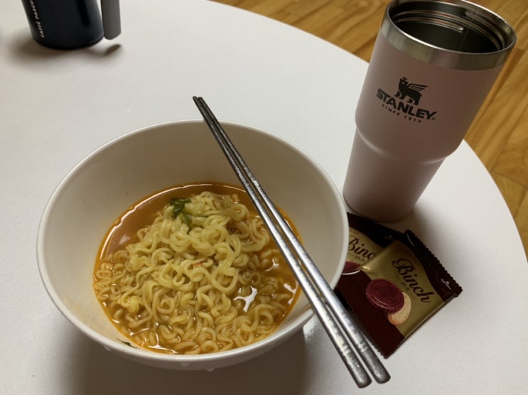 결국 야식으로 라면 호로록~입가심은 내사랑 빈츠 결국 야식으로 라면 호로록~입가심은 내사랑 빈츠