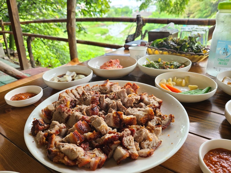 [21.08.14] 대구 비슬산 계곡뷰 식당 '바우산장' 통돼지바베큐 1