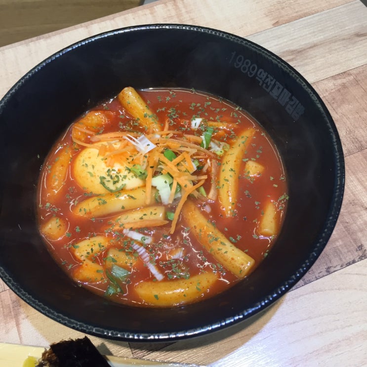  약간 새콤한 떡볶이가 맛있던 1989 역전 꼬마김밥