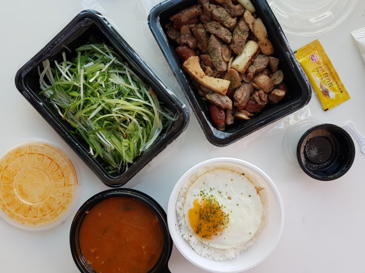 혼밥메뉴추천 일산 라페스타 우삼겹정식 목살 냠냐미! 혼밥메뉴추천 일산 라페스타 우삼겹정식 목살 냠냐미!