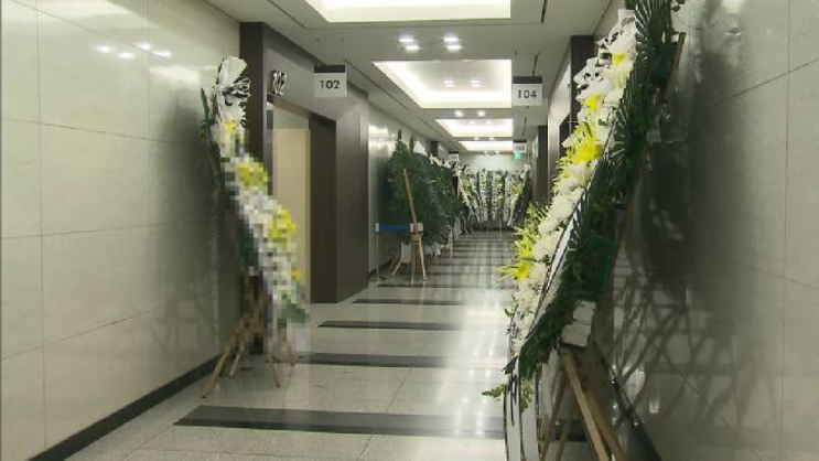 "조문은 정중히 사양합니다"..'작은 장례식'에 비용 지출도 감소 "조문은 정중히 사양합니다"..'작은 장례식'에 비용 지출도 감소
