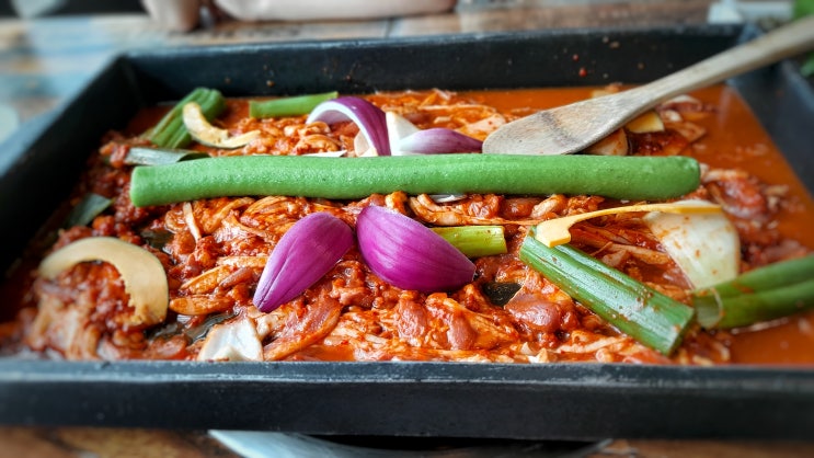  경주 보문단지 버섯오리 맛집이자 한국관광공사 무슬림 친화레스토랑으로 선정된 보문호반오리
