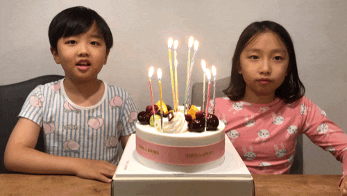 아빠의 생일 둥이들의 축하 그리고 큰 딸의 선물