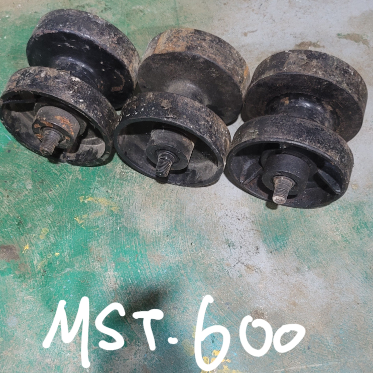  [캐리어 덤프 부품] 모로오카 MOROOKA MST-600 하부로라 팝니다