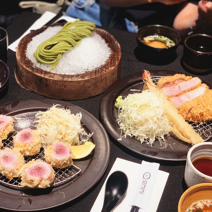  서울역'오제제_ 촉촉한 육즙이 팡팡! 특등심, 안심 돈카츠와 말차 냉우동!