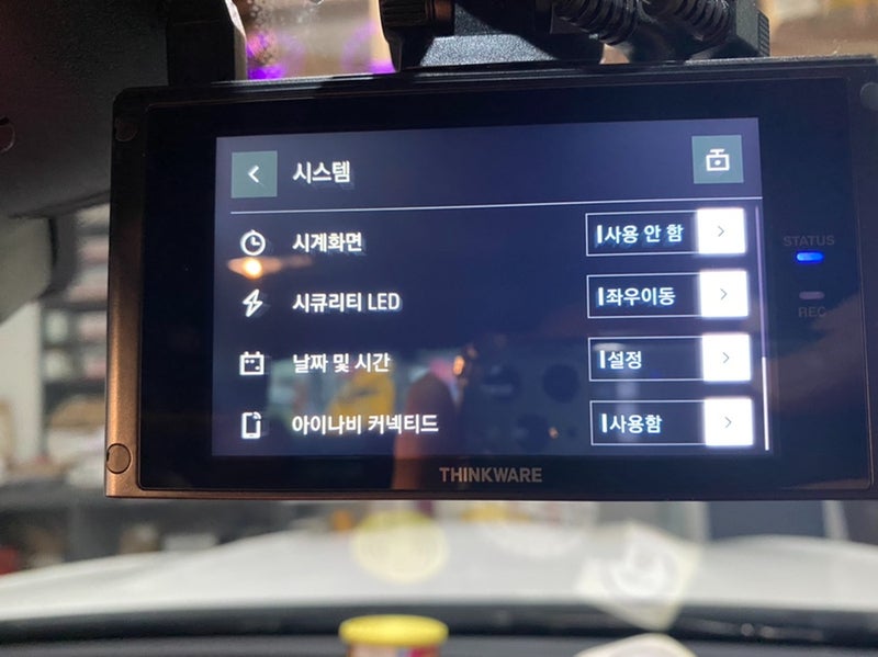 인천 서구 / 아이나비 QXD7000 블랙박스 장착, 에코파워팩 보조배터리 시공 / 벤츠 / E-클래스