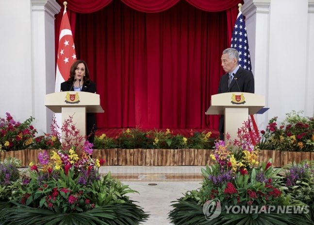 동남아 '세몰이' 나선 美<b>부통령</b>에 '경고장' 날린 싱가포르(2021)