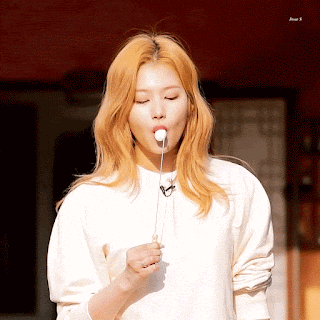  마쉬멜로우 야무지게 먹는 트와이스 사나 움짤
