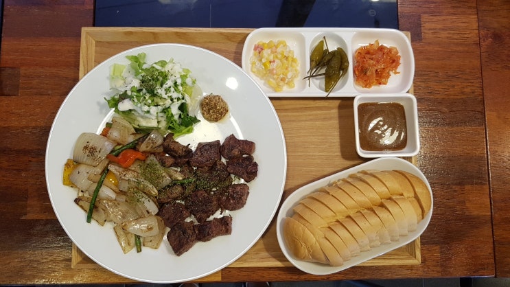  [부산 금정구 장전동] 배달이나 단체포장으로 유명 하지만 혼밥러님들 오세요 혼밥의 성지가 요기 있어요 바로 장전동 미트락 본점이예요